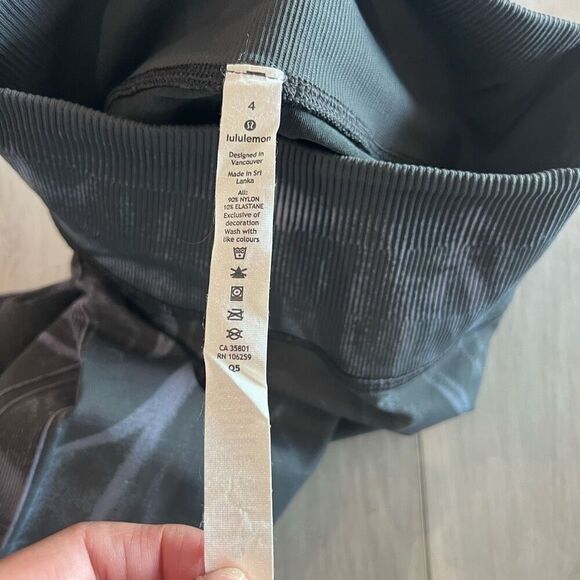 Lululemon women’s leggings size 4 - Picture 6 of 7